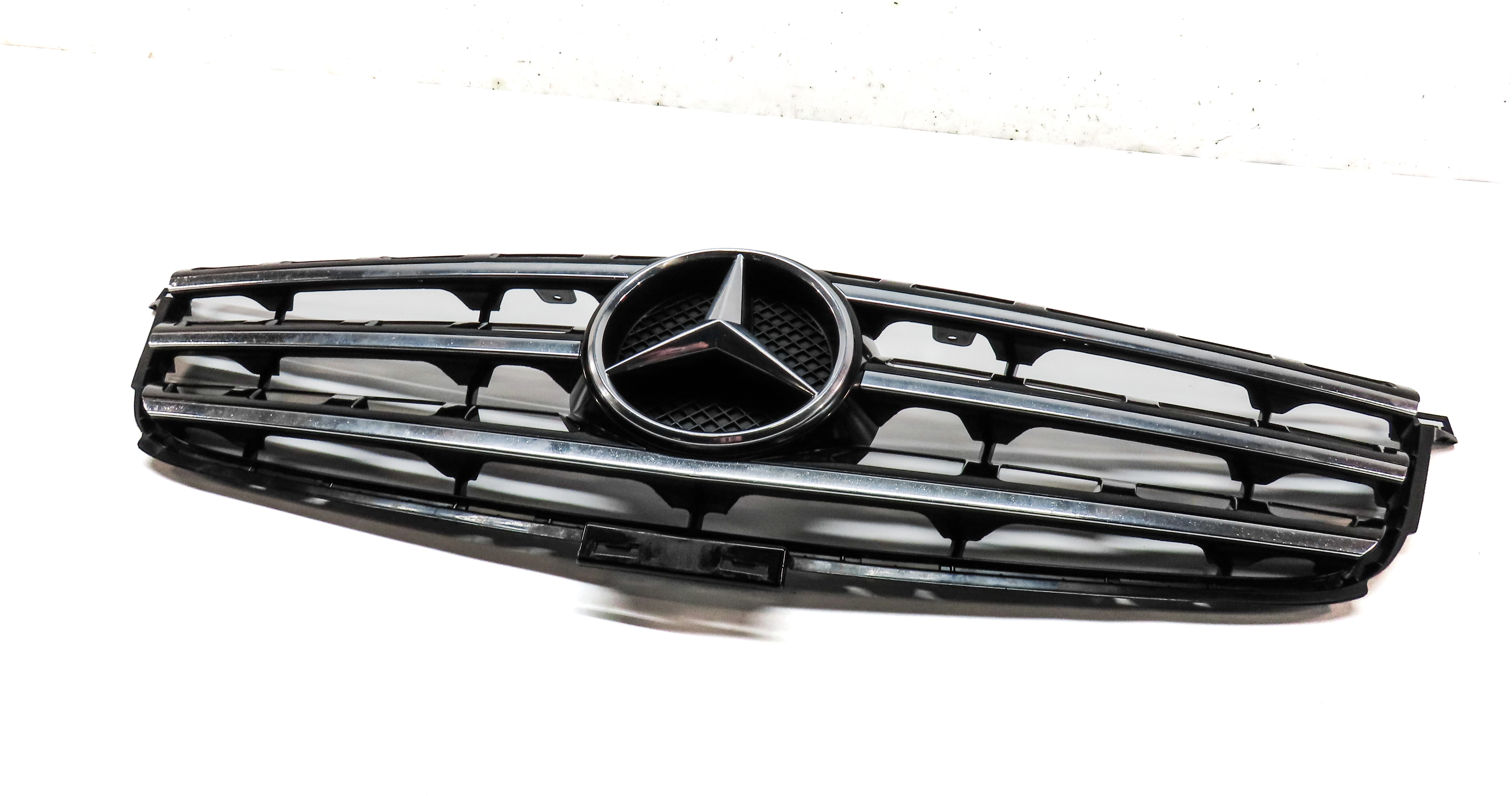 2012-2015 MERCEDES ML250 ML350 ML400 ML550 (W166) FRONT UPPER CENTER GRILLE TRIM — exact item pictured